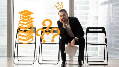 мужчина сидит